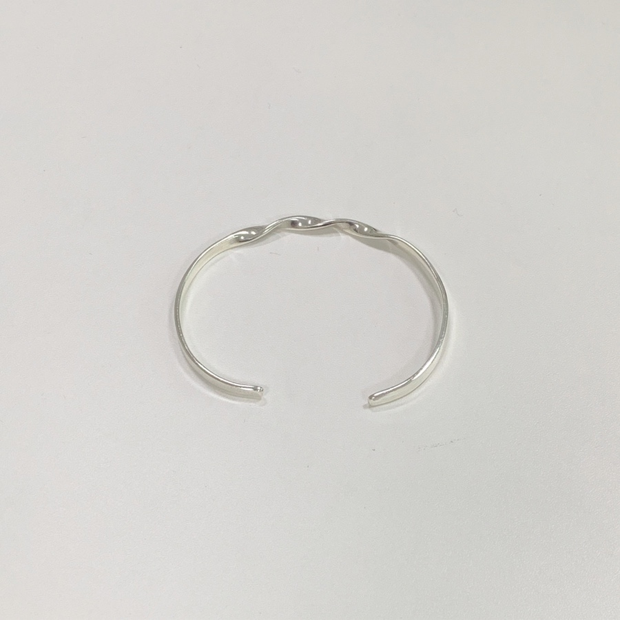 Minimal twisted bangle bracelet